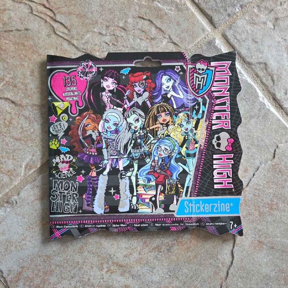 Monster High Stickerzine with 135 Stickers 2012